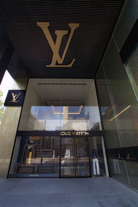 headquarters of lvmh moët hennessy louis vuitton se|where is LVMH traded.